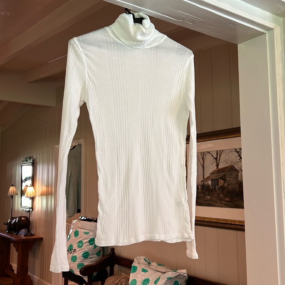 Michael Starr white ribbed turtleneck